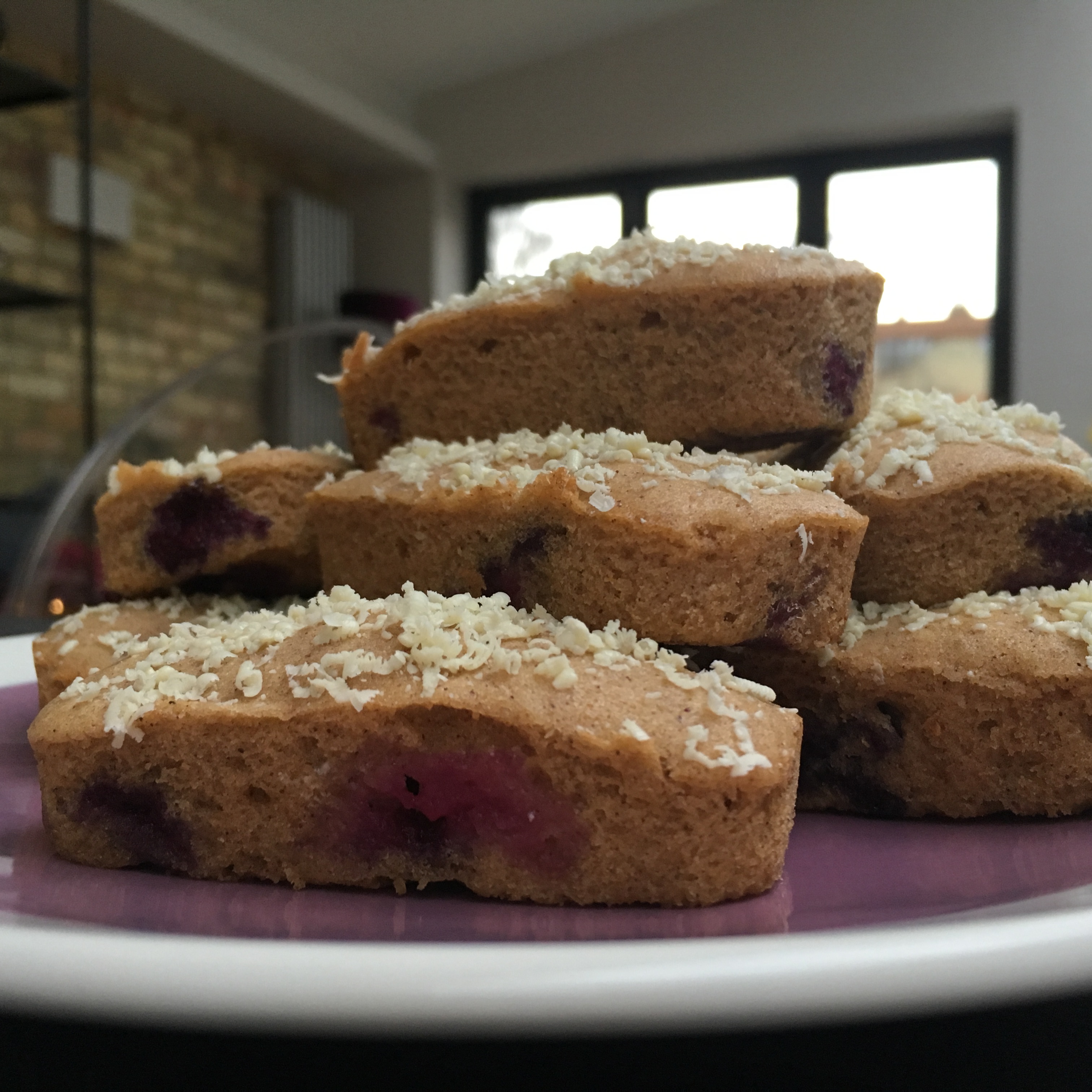 Cinnamon and blueberry cakes